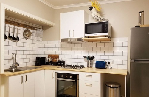 Emerald Apartamento | Chic, SC apartamento w / Fairy Garden. Puffing Billy cerca.