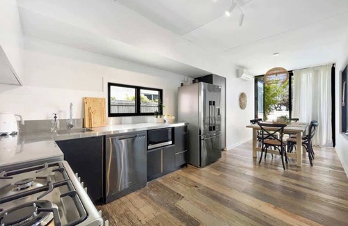 Buddina Casa | Funky Beachfront House Opposite Kawana Surf Club