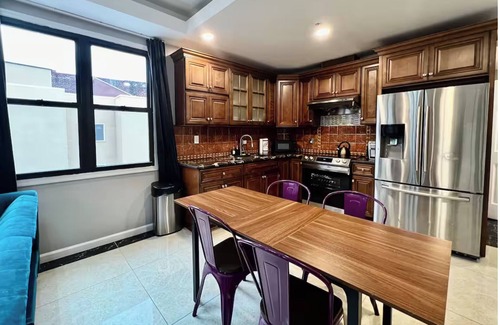 Chinatown Apartamento | Funky & Bright 4 Bed Apt in Prime location!