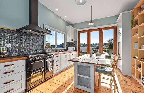 South Launceston Cabaña | Funky cottage in South