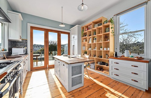 South Launceston Cabaña | Funky cottage in South