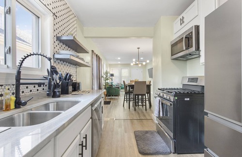 Ferndale Casa | Funky Ferndale Pad Walk DT Ferndale