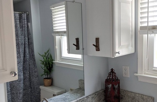West Bloomfield Casa | ✨ Funky Home Hideaway ✨ Home away from home among the lakes!