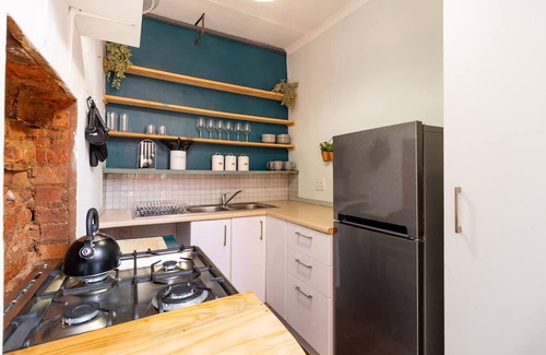 Bo'Kaap Casa | Funky Pet Friendly 2-bedroom Escape Bo-kaap