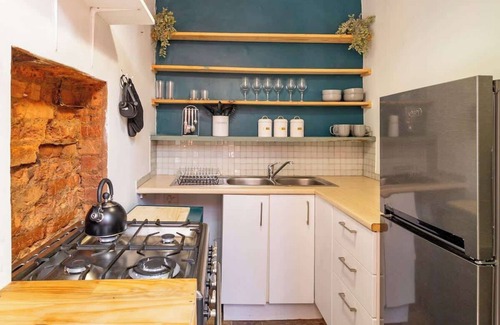 Bo'Kaap Casa | Funky Pet Friendly, 2-bedroom Escape, Bo-kaap