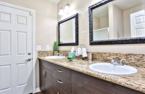 Hermosa Village Casa | Funtierland + Atlantis + Camina a Disney + Piscina privada!
