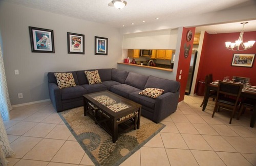 Hermosa Village Condominio | Funtierland + Radiator Springs + Walk to Disneyland + 3 piscinas + Netflix