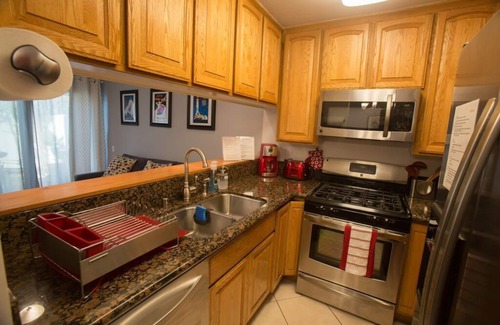 Hermosa Village Condominio | Funtierland + Radiator Springs + Walk to Disneyland + 3 piscinas + Netflix