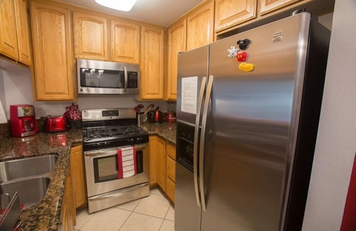 Hermosa Village Condominio | Funtierland + Radiator Springs + Walk to Disneyland + 3 piscinas + Netflix