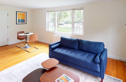 Lexington Apartamento | Furnished 1BR in Historical Lexington + Parking