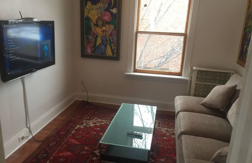 Palmerston - Little Italy Apartamento | Furnished 2 bedroom flat on 3rd Floor of downtown family home. Walk everywhere!