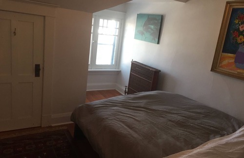 Palmerston - Little Italy Apartamento | Furnished 2 bedroom flat on 3rd Floor of downtown family home. Walk everywhere!