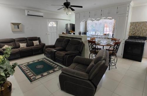Diego Martin Apartamento | Furnished 2-Bedroom Flat for Rent
