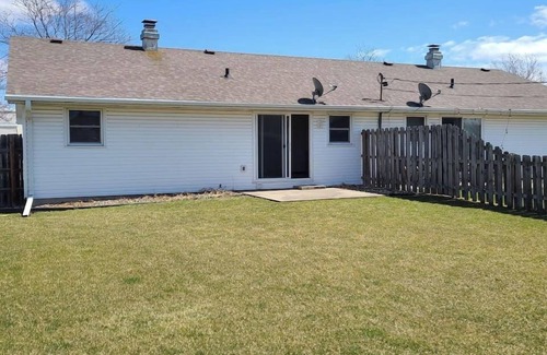 Neenah Casa | Furnished 2 bedroom with attached garage