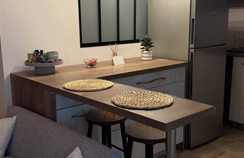 Fontenay-le-Comte Apartamento | Furnished 2-room apartment downtown
