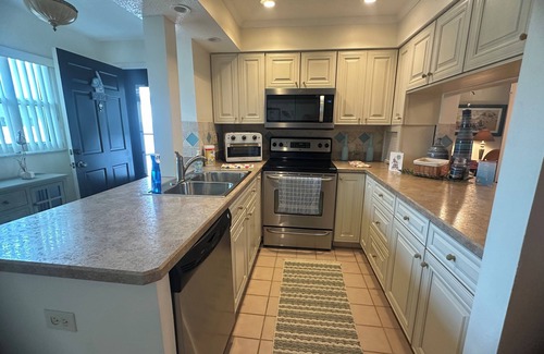 South Bradenton Apartamento | Furnished 2nd Floor Condo in a 55+ Community