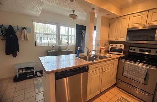 South Bradenton Apartamento | Furnished 2nd Floor Condo in a 55+ Community