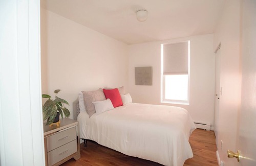 Dudley Square Casa | Furnished 3- Bedrooms near Hospitals & Universities in vibrant Boston w/ Wifi.