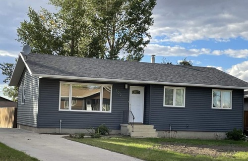 Kindersley Casa | Furnished 4 bedroom home in Kindersley