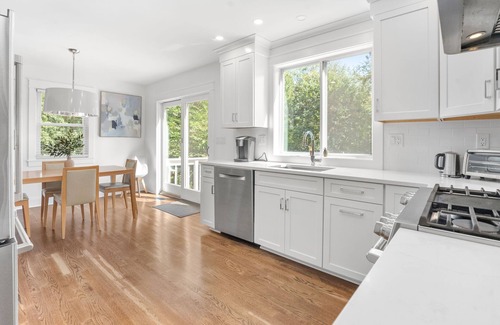 Stamford Casa | Furnished 4BR Home w/ Yard – Springdale Stamford