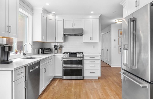 Stamford Casa | Furnished 4BR Home w/ Yard – Springdale Stamford