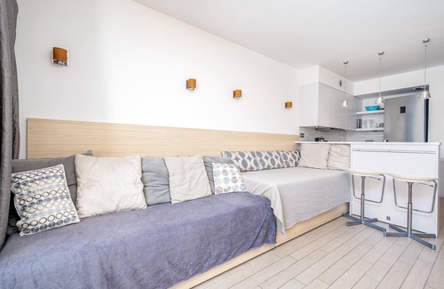 Antibes Old Town Apartamento | Furnished air-conditioned apartment with panoramic terrace & a parking