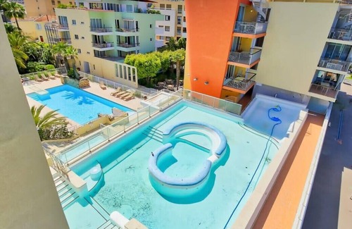 Antibes Old Town Apartamento | Furnished air-conditioned apartment with panoramic terrace & a parking