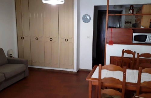Pineto Apartamento | Estudio amueblado con aire acondicionado en Lido de la Marana a 100 m del mar.