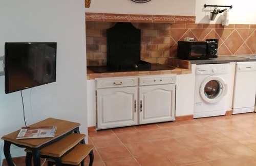 Cazouls-les-Beziers Apartamento | Cómoda casa de campo con jardín cerca del Mediterráneo