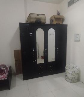 Al Qasimia Apartamento | Furnished bad space for females