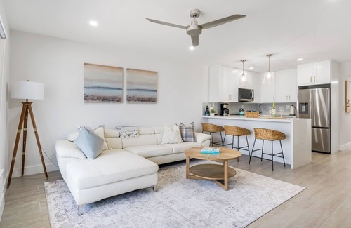South Lake Condominio | Furnished Beachfront Condo, Ocean Views, on the Hollywood Broadwalk!