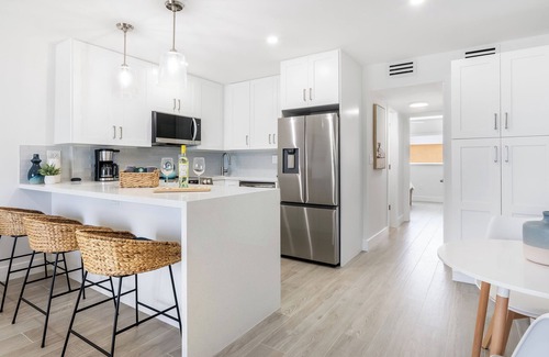 South Lake Condominio | Furnished Beachfront Condo, Ocean Views, on the Hollywood Broadwalk!
