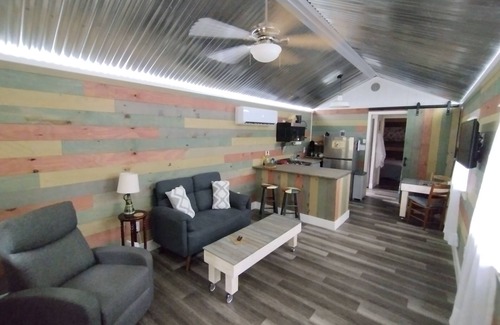 Honea Path Cabina | Furnished charming 1-bedroom cabin in peaceful Honea Path.
