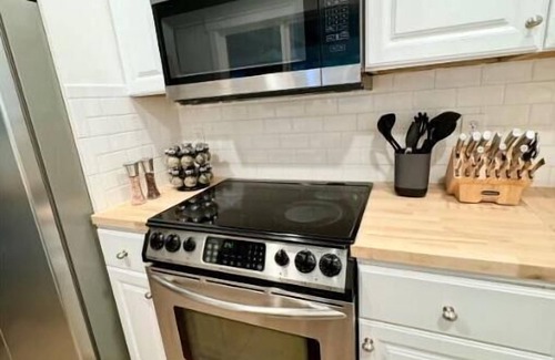 Seabeck Cabaña | Furnished Cottage on 5 peaceful acres just min to towns, hospital, Seattle Ferry