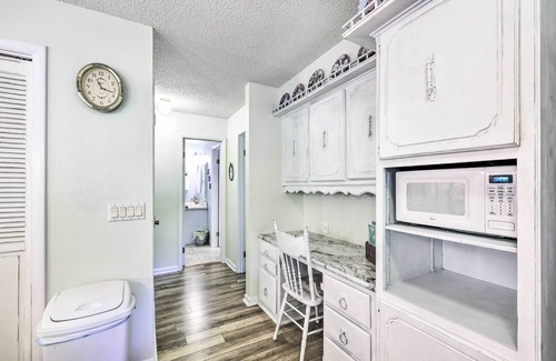 Hot Springs Village Cabaña | Furnished Deck w/ Views: Hot Springs Cottage