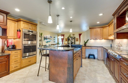 Thornton Casa | Furnished Deck + Fire Pit: Thornton Family Retreat