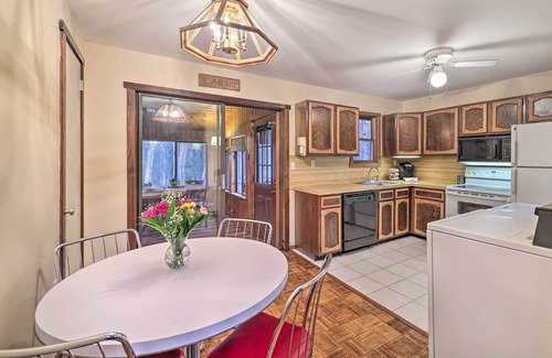 Greentown Casa | Furnished Deck + Fire Pit: Lake Wallenpaupack Home