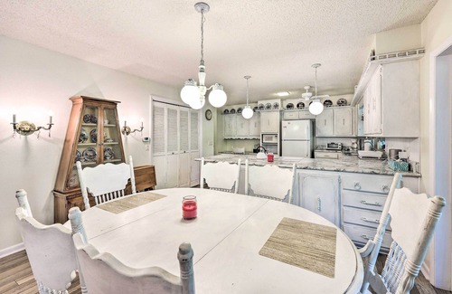 Hot Springs Village Cabaña | Furnished Deck w/ Views: Hot Springs Cottage