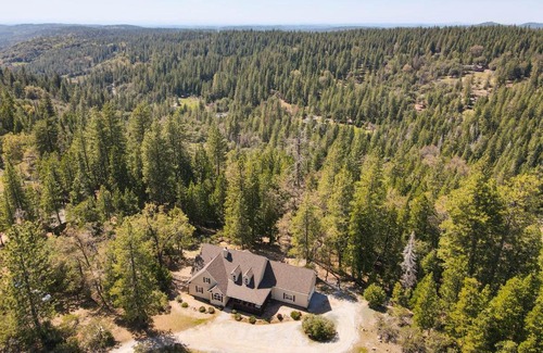 Croft Casa | Furnished Decks and Grill Peaceful Pioneer Home!