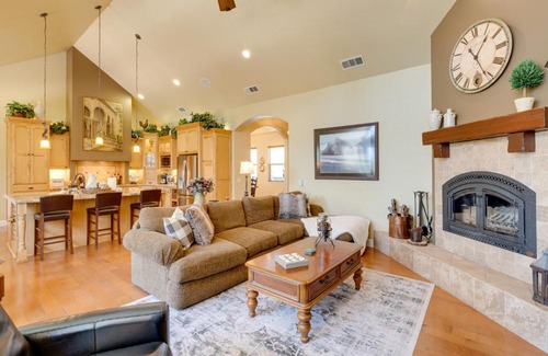 Croft Casa | Furnished Decks and Grill Peaceful Pioneer Home!