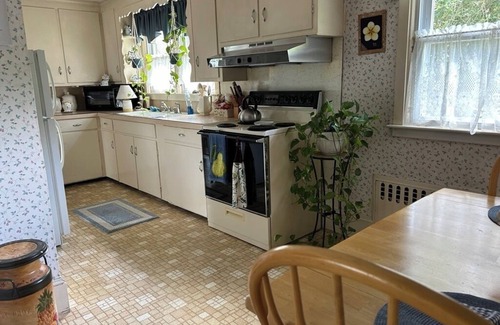 New Bedford Casa | Furnished & Flexible – Perfect for Longer Stays in Dartmouth, MA!