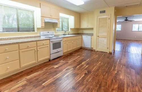Summerville Casa | Furnished Guesthouse with mountain views