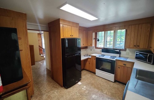 Storrs Casa | Furnished large room in walking distance to UConn Storrs. Room