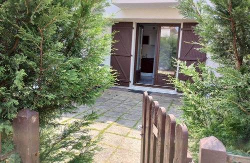 Courseulles-sur-Mer Apartamento | Furnished one-storey studio 17m² with enclosed garden 300 metres from the sea