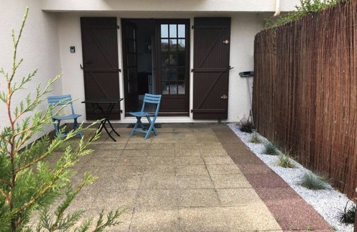 Courseulles-sur-Mer Apartamento | Furnished one-storey studio 17m² with enclosed garden 300 metres from the sea