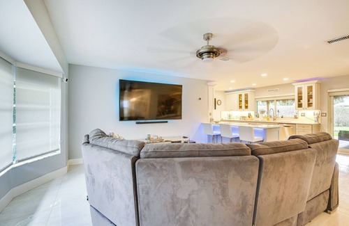 Lighthouse Point Casa | Furnished Patio + Gas Grill: Deerfield Beach Home