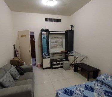 Al Qasimia Apartamento | Furnished room