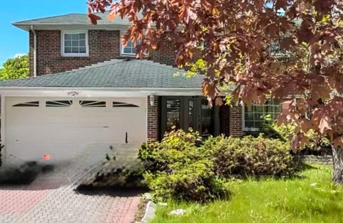 Newtonbrook Casa | Furnished room available with a shared bathroom and kitchen.(Northyork location)