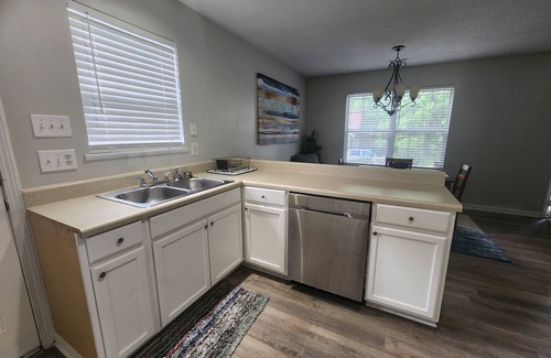 Greensboro Casa | Furnished rooms available with WiFi in Greensboro