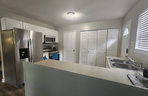 Greensboro Casa | Furnished rooms available with WiFi in Greensboro